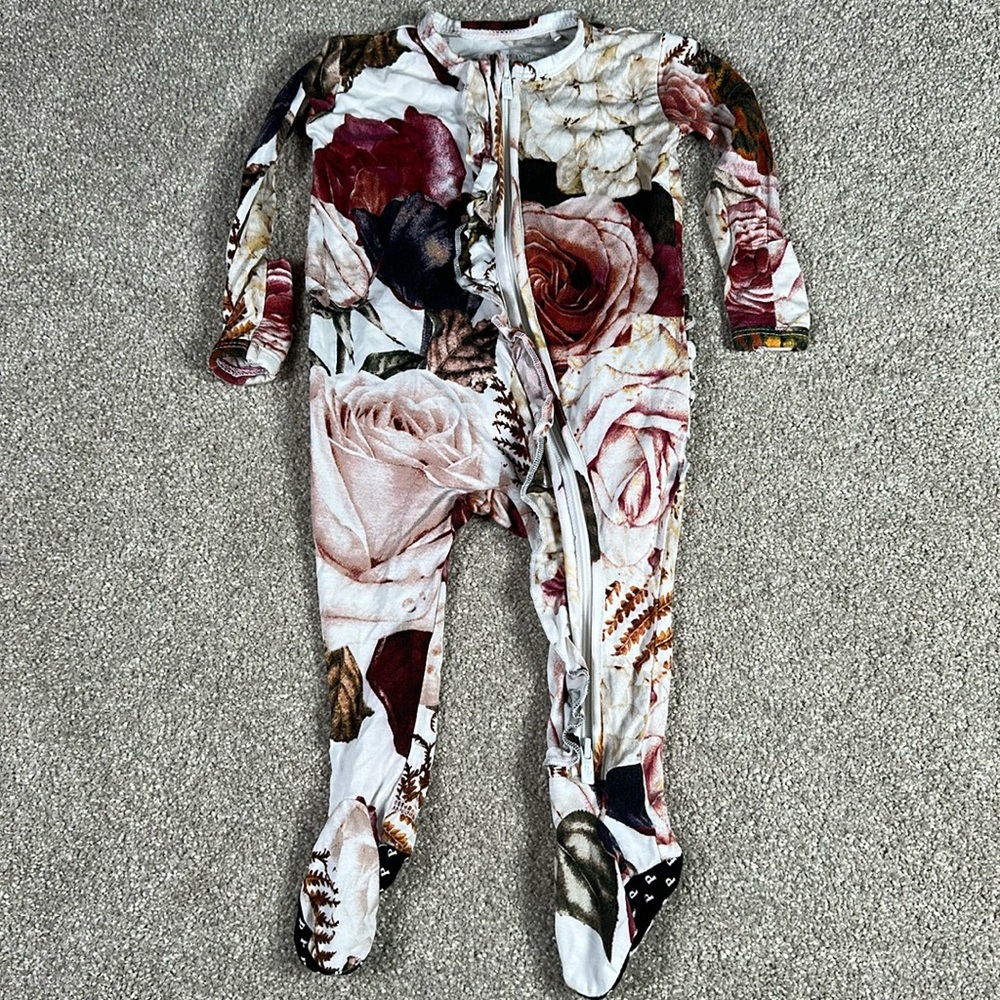 Posh Peanut Black Rose Ruffled Footie‎ Sleeper 0-3 mos bamboo viscose 2 way zip